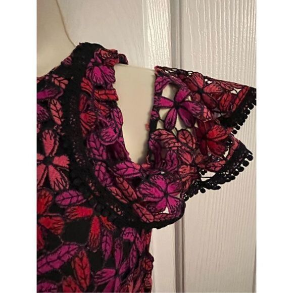 Shoshanna Pink and Black Off the Shoulder Lace Dress with floral pattern. Size 0 - Picture 5 of 6